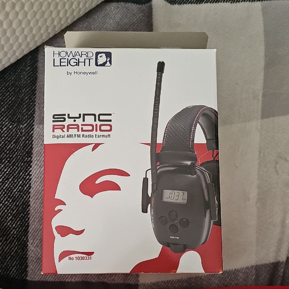 Sync Radio Digital AM/FM Radio Earmuff - Black